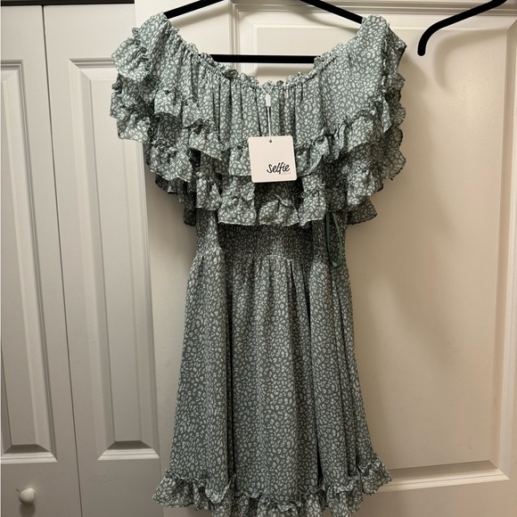 Off-the-shoulder Dress - Picture 2 of 2